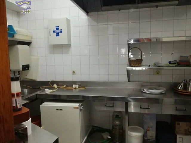 SE VENDE LOCAL ADAPTADO A RESTAURACIÓN — 19