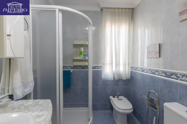 Casa independiente a 5 minutos de Granada en buen estado para entrar a vivir — 40