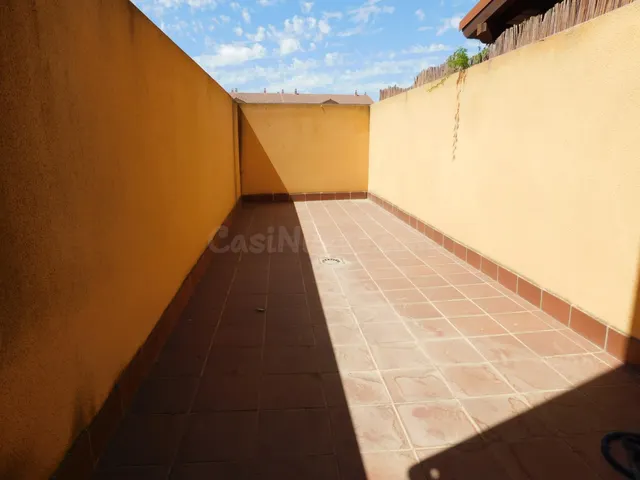 Bajo con Patio de 19m2 con 1 dormitorios, Garaje y Trastero - foto 4