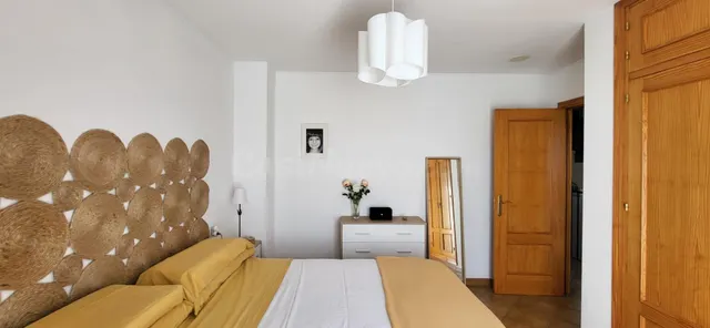 Magnífica vivienda adosada con garaje, patio y buhardilla en - foto 3