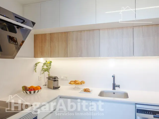 ¡ESPECTACULAR, A ESTRENAR! EXTERIOR EN RESIDENCIAL CON GARAJE Y PISCINA — 9