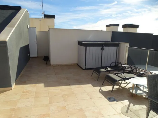 LUJOSO ÁTICO CON ESPECTACULAR TERRAZA EN VILLA MARTÍN GOLF — 30