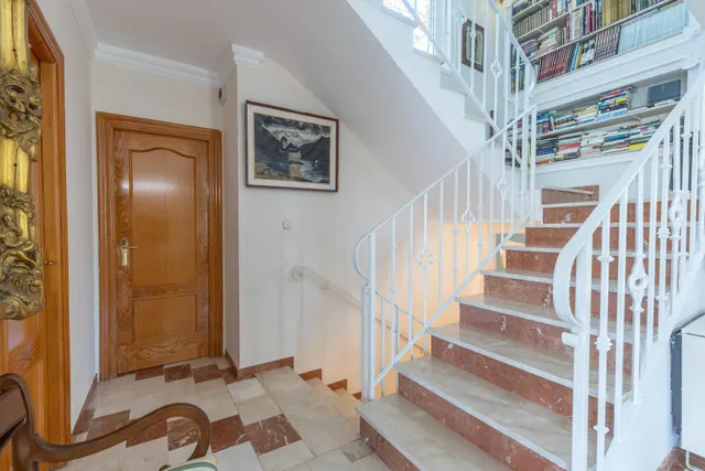 ESPECTACULAR CASA CON PISCINA EN LAS GABIAS — 25