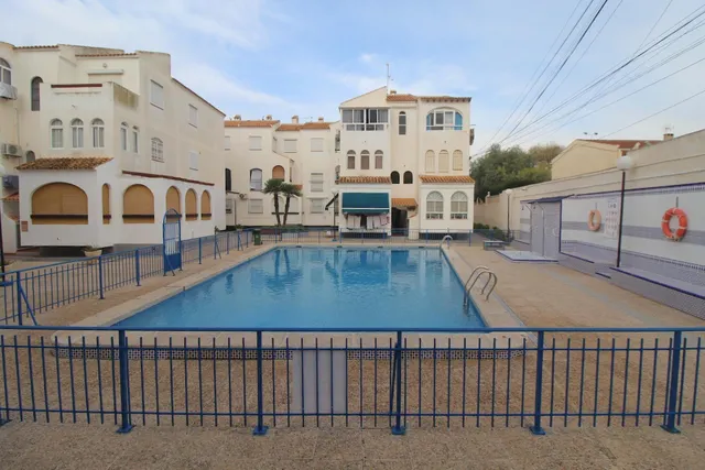 Estudio en residencial con piscina — 23