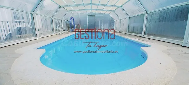 CHALET CON PISCINA PRIVADA. MERUELO. — 2