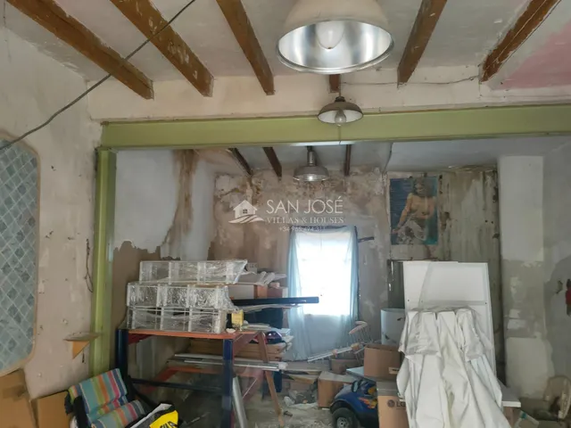 SE VENDE CASA SOLAR PARA REFORMAR O DERRIBAR EN EL CENTRO DE ASPE — 3