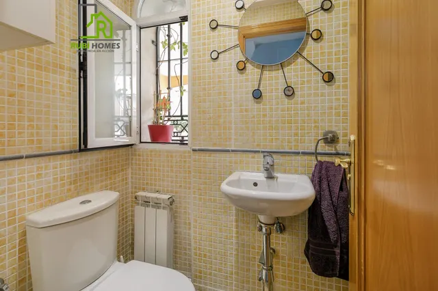 ¡Tu nuevo hogar te espera en Churriana de la Vega! Casa adosada con patio, garaje y futura parada de metro a pocos pasos. — 6