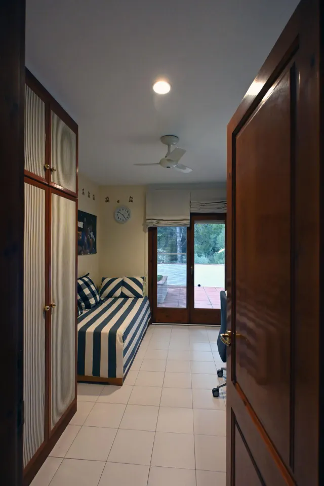 Chalet exclusivo en Tortosa con vistas a Els Ports, piscina y jardín privado — 20
