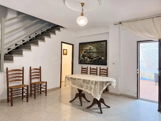Casa con garaje doble y terraza en Albaida - foto 5