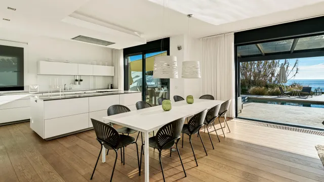 Spectacular Beachfront Designer Villa in Marbella — 22