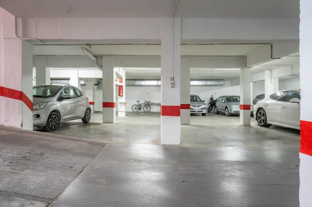 Alquiler plaza de aparcamiento para moto en Arabial — 23