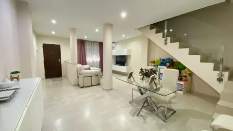 Casa completamente reformada con azotea y trastero
