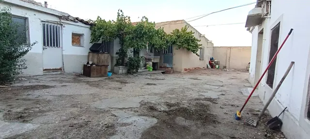 VENTA INMUEBLE/SOLAR ADOSADO CON construcciones VARIAS EN ZAMORA ZONA SAN ISIDRO, PATIO, GARAJE... — 3