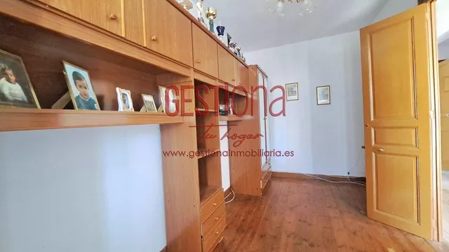 MAJESTUOSA CASA PARA REFORMAR. SOBA — 34