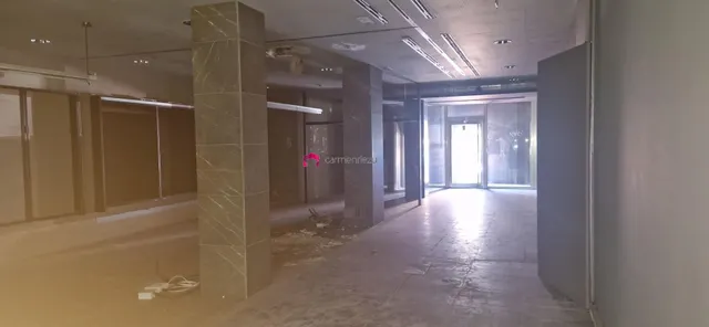 Local comercial avda. valvanera 96 — 12
