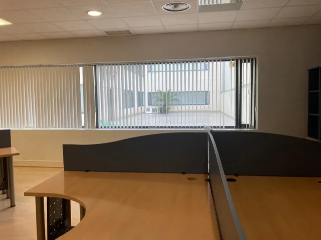 ALQUILER DE OFICINA, EN CENTRO DE EMPRESAS — 23