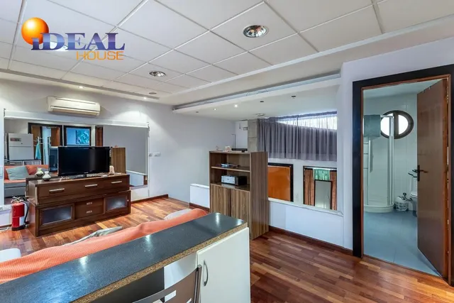 AMPLIA PLANTA BAJA JUNTO ARABIAL CON GARAJE — 4