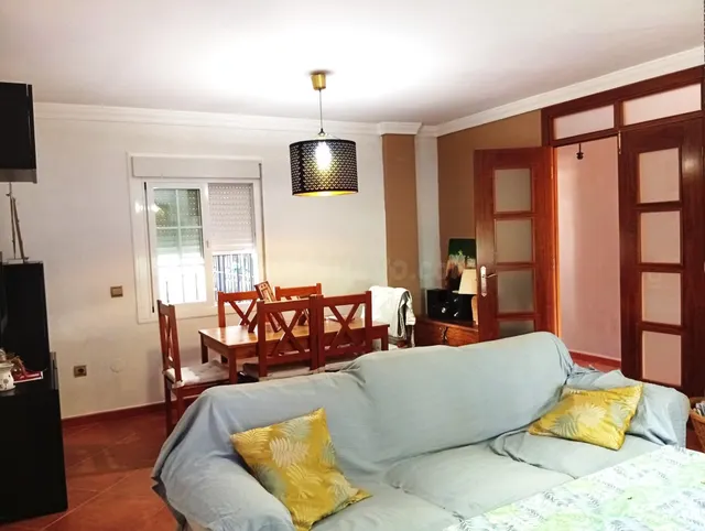 Casa adosada en esquina de 4 dormitorios, muy luminosa, con jardín privado y amplia terraza, cerca de Fuengirola — 4