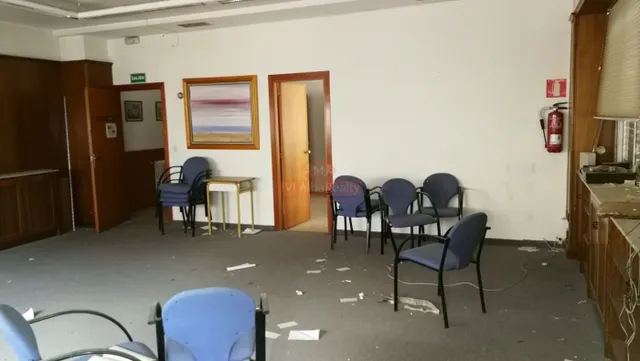 OCASION! SE ALQUILA GRAN ENTREPLANTA CON DIVERSOS DESPACHOS Y OFICINAS, EN EL CORAZON DE ALBACETE — 21