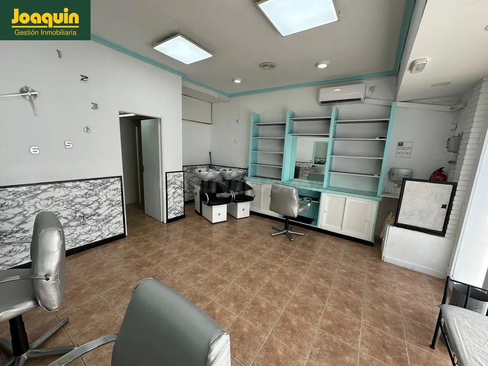 ESTUPENDA PELUQUERÍA ¡ LISTA PARA ENTRAR A FUNCIONAR!.
