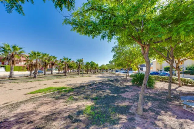 Bungalow en planta baja con amplio jardín privado y aparcamiento en Cabo Roig — 37