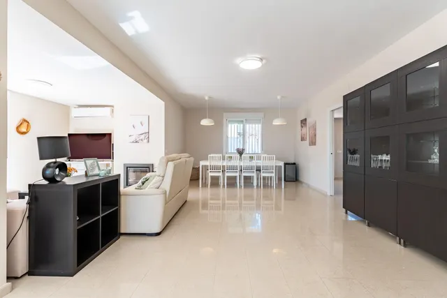 CHALET INDEPENDIENTE DE UNA SOLA PLANTA CON PISCINA — 20