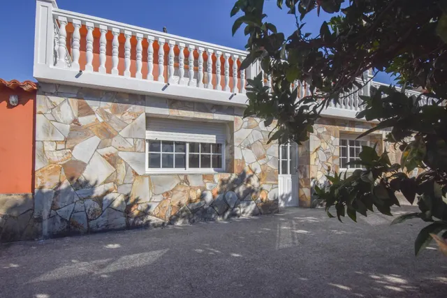 Estupenda y amplia casa unifamiliar en alquiler con terraza  - foto 2