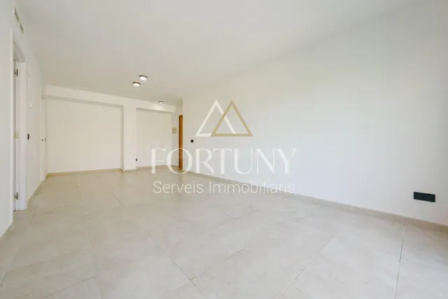 Piso en venta en calle Guillem de Jorba, Montbrio del camp. - foto 5