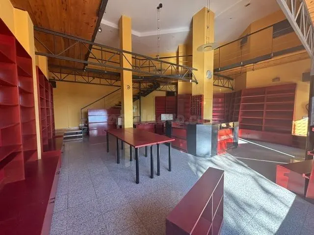 Avd. Europa. Local comercial con 3 plantas, primera linea. E - foto 2