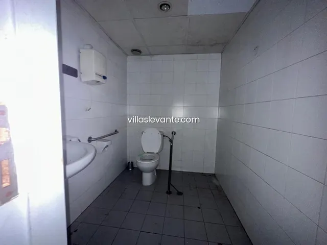LOCAL COMERCIAL REFORMADO — 20
