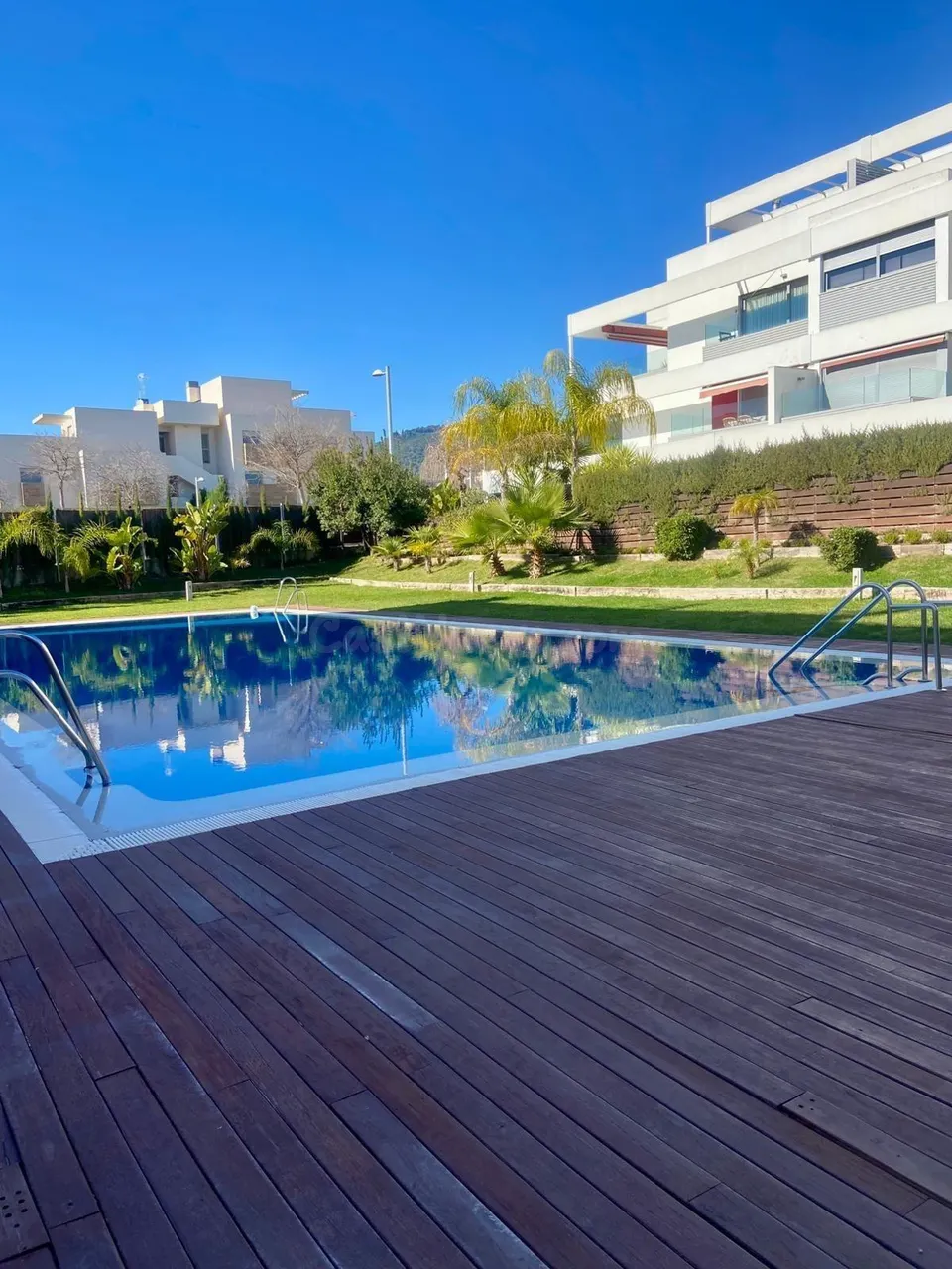 Piso  con gran jardín privado en la zona de Turruñuelos