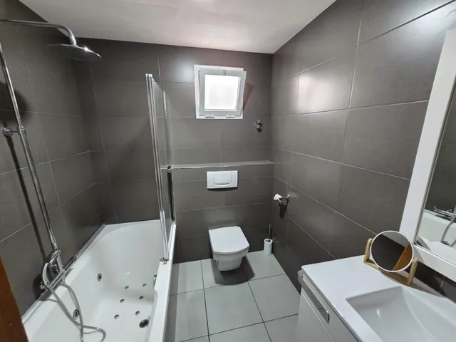 AMPLIO PISO EN  ZONA PLAZA MADRID — 43