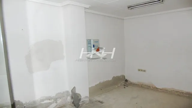 Local espacioso junto al Empalme. / HH Asesores, Inmobiliaria en Burjassot/ — 12