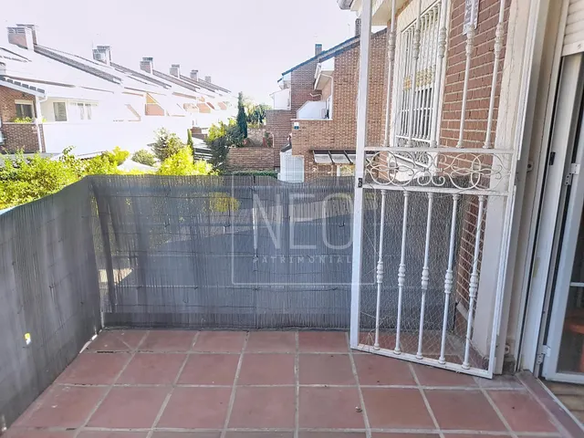 UNIFAMILIAR ADOSADO EN CALLE HUNGRIA, VALDEMORO. — 25