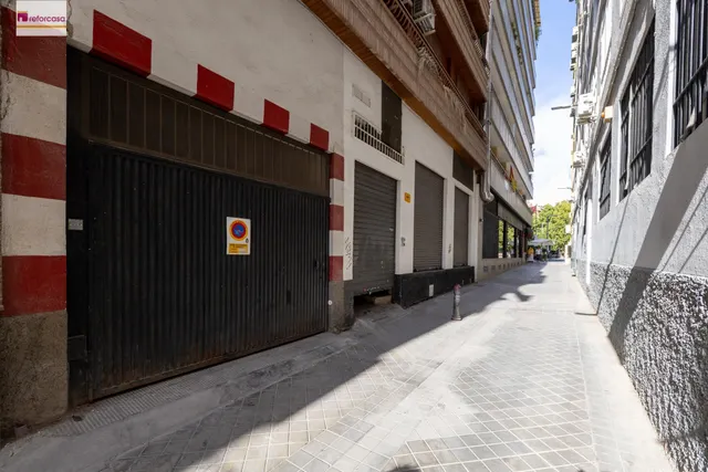 Piso y cochera en venta junto Acera de Darro. — 36