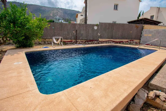 Chalet independiente de 3 dormitorios, parcela de 750m2 pisc - foto 4