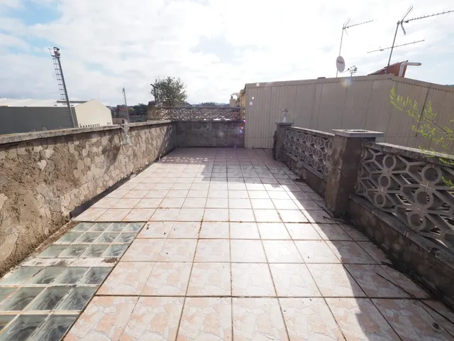 SE VENDE CASA ADOSADA EN NAVARCLES - foto 2