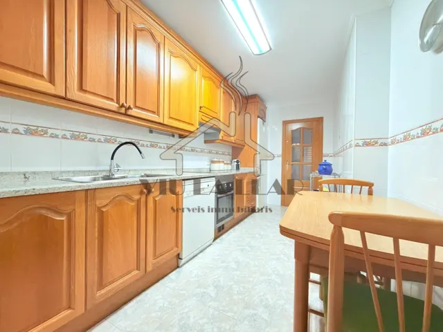 EN EXCUSIVA: Piso impecable de 4 habitaciones con suite, balcón y parking en Via Europa — 2