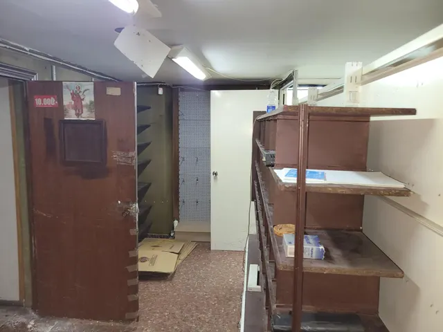 ¡Oportunidad de Inversión Única! Local Comercial en Venta con Gran Potencial de Transformación — 6