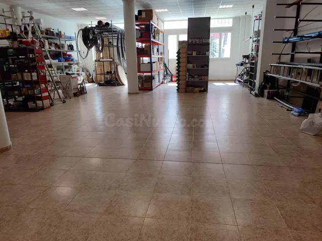 LOCAL TOTALMENTE ACONDICIONADO Y MUY AMPLIO - foto 3