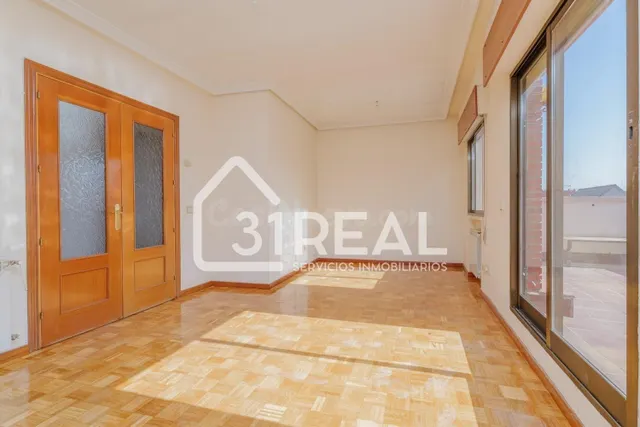Ático duplex con terraza en Valdeacederas — 3