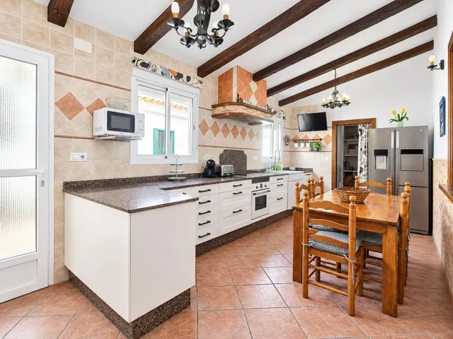 Villa con piscina y parcela de 14.000 m2 en Orihuela — 10
