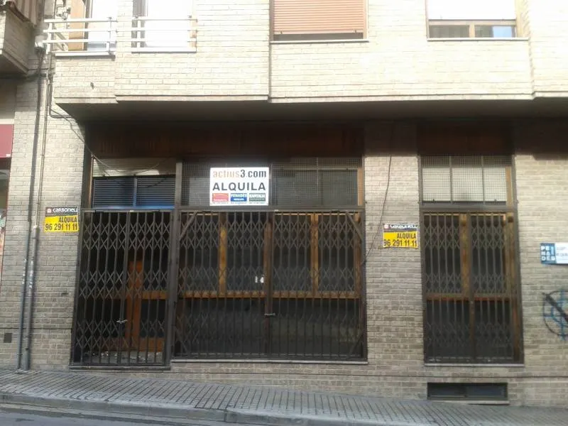 BIEN ARREGLADO, CON LUZ NATURAL