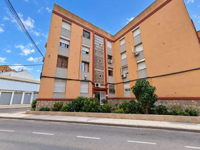 Primer piso en La Unión junto a calle mayor — 23