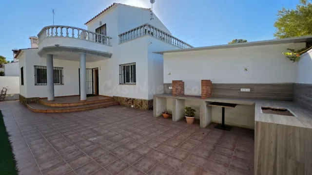 Espacioso Chalet con Piscina y Amplia Parcela en L’Ametlla d - foto 2