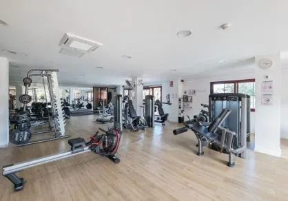 Apartamento en planta baja elevada con jardín privada, en La Mairena. — 22