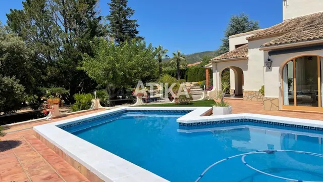 EN VENTA – EXCLUSIVO CHALET EN ONTINYENT CON EXCELENTE UBICA - foto 3