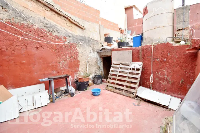 ¡ECONOMICA! AMPLIA CASA CON TERRAZA Y CON MUCHAS POSIBILIDADES — 9
