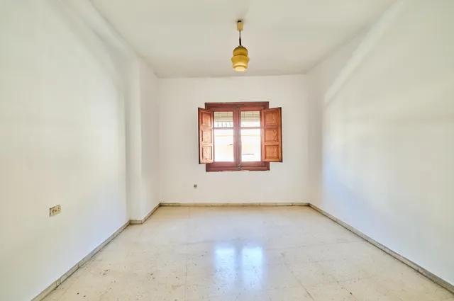 Piso en calle Tornería junto a Hotel María Luisa — 18