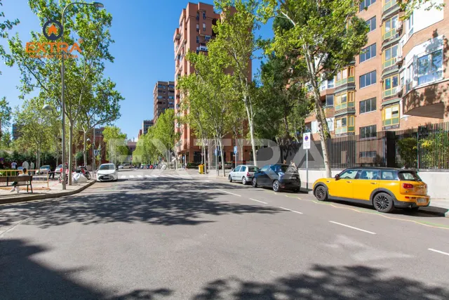 ESPECTACULAR LOCAL COMERCIAL con RENTABILIDAD del 6% en Prosperidad — 2